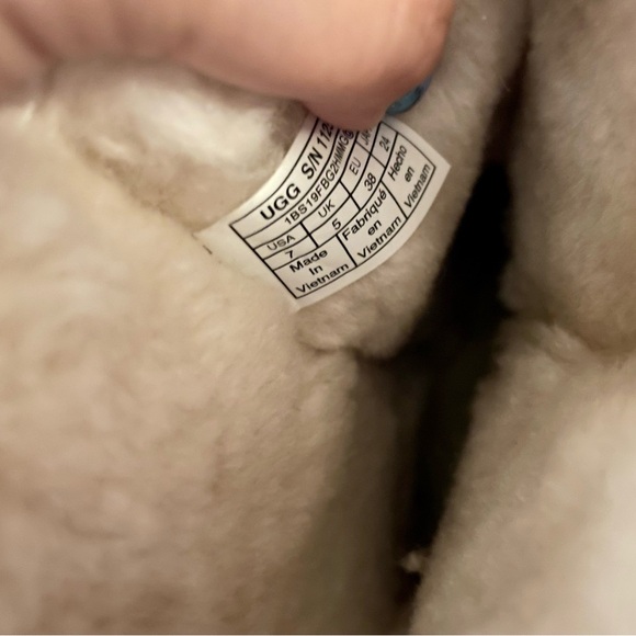 Brand new Uggs Size 7 - Picture 6 of 6